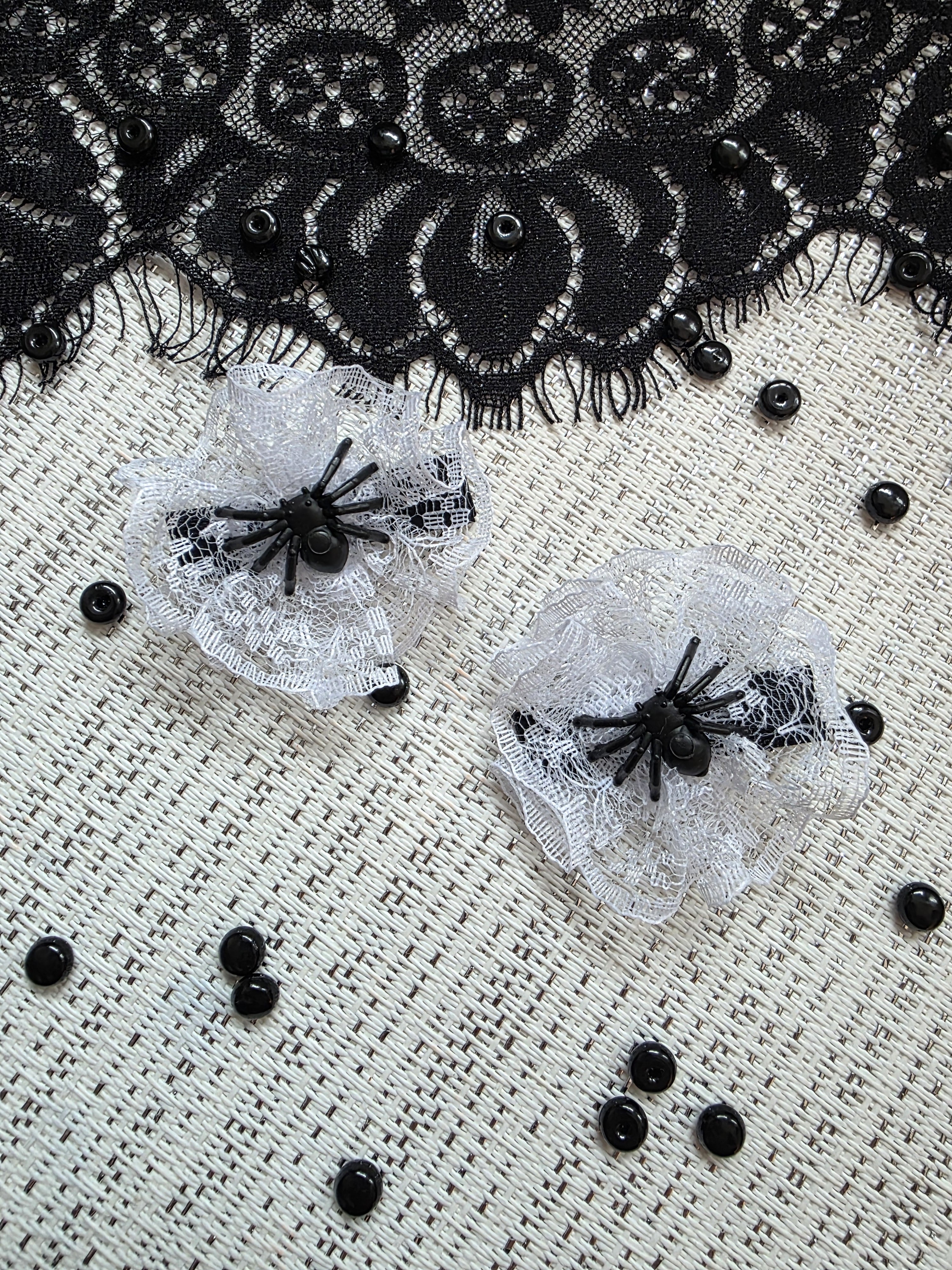 „Spinnenblüte“ – Halloween Haarklammer 2 St.