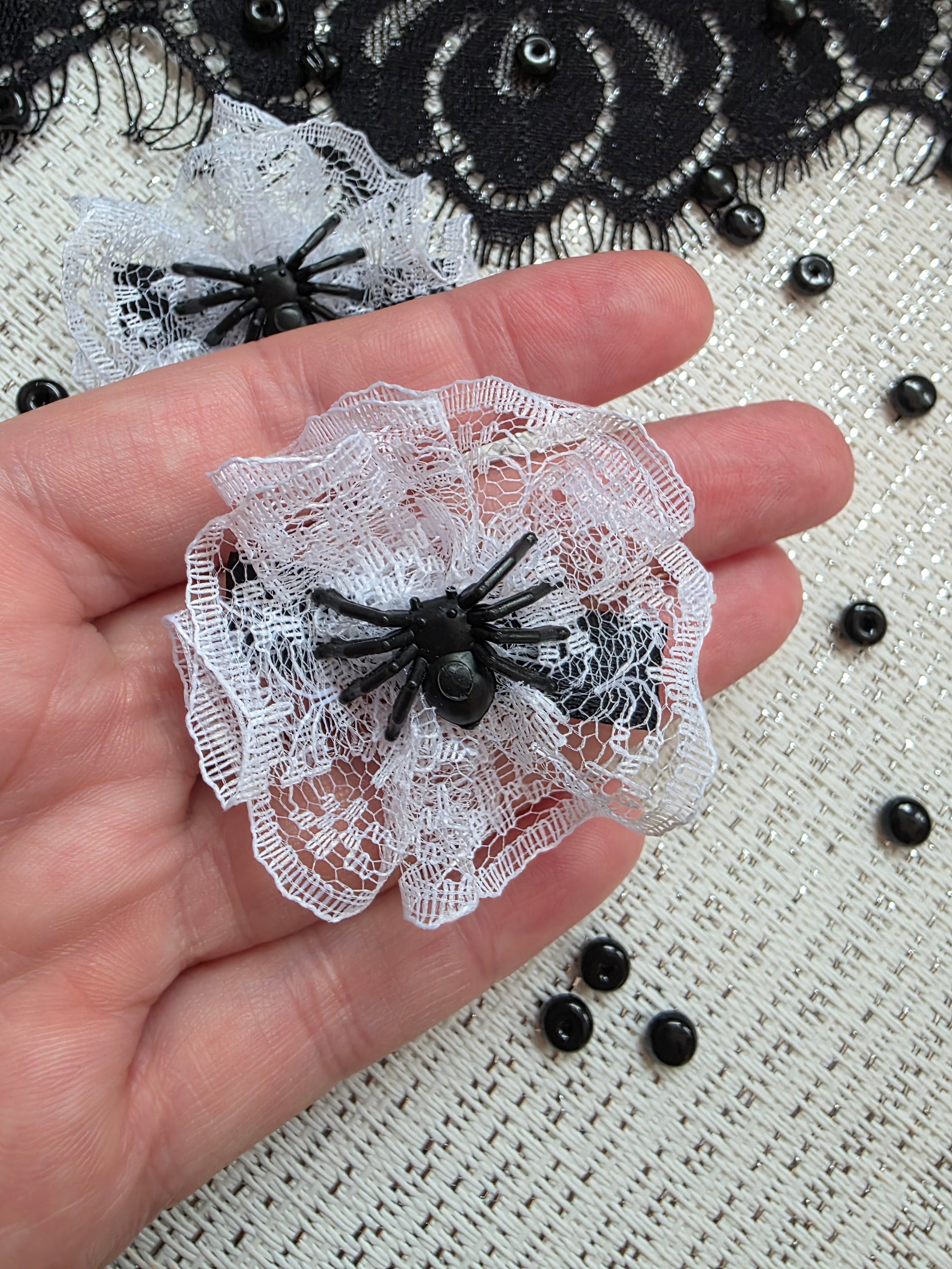 „Spinnenblüte“ – Halloween Haarklammer 2 St.