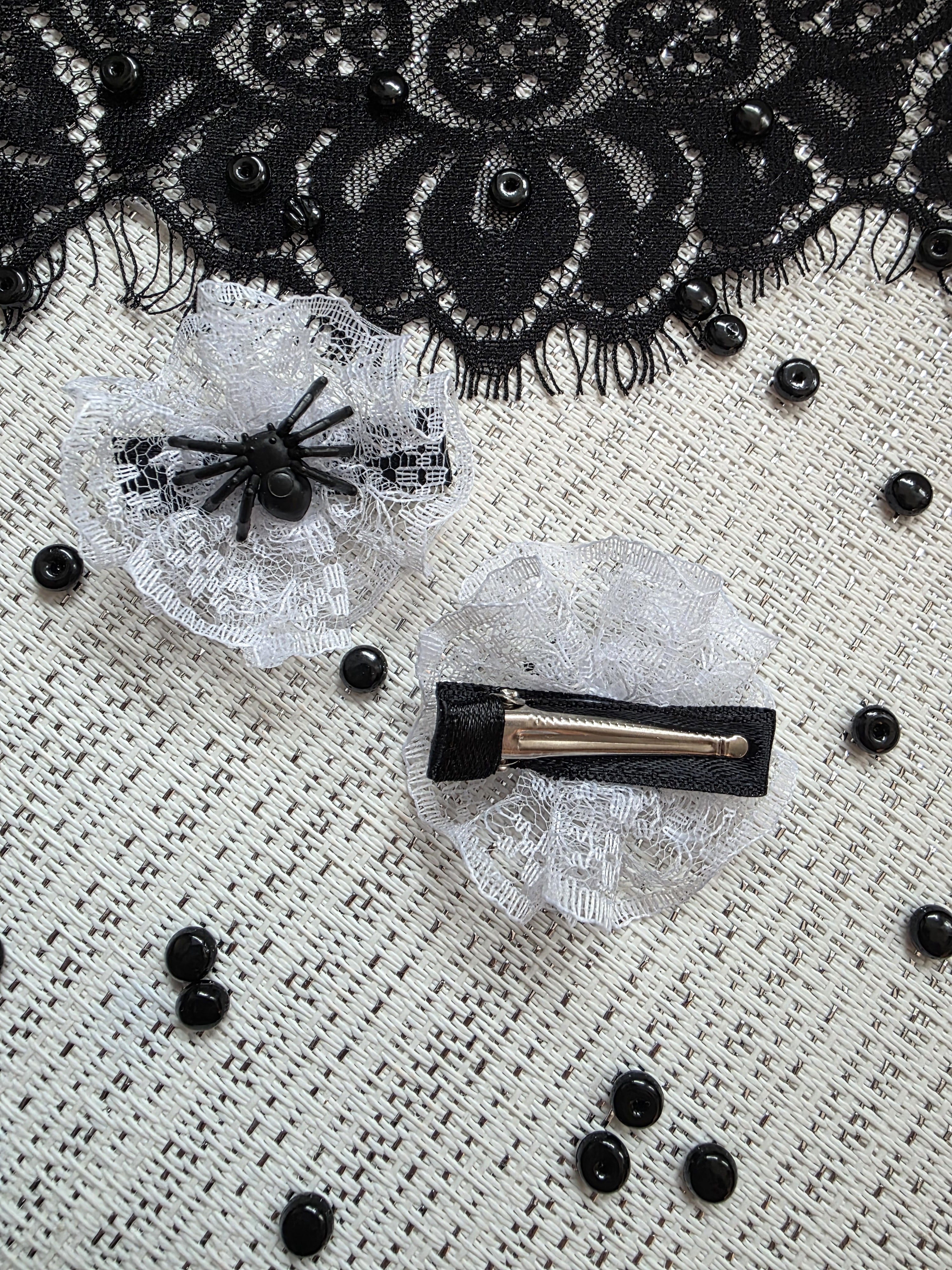 „Spinnenblüte“ – Halloween Haarklammer 2 St.