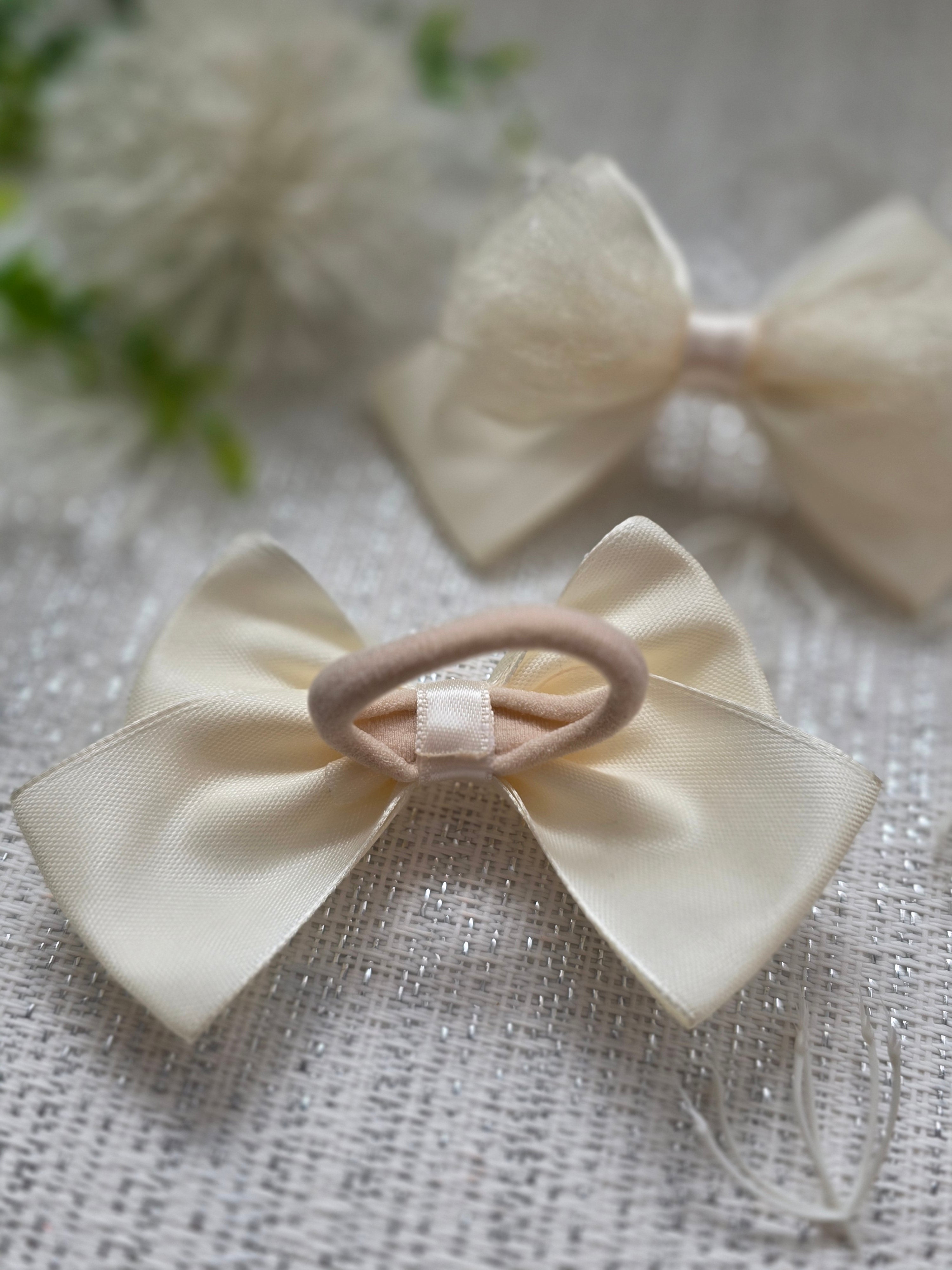 „Cremezauber“ – Elegante Haarschleife 2 St.