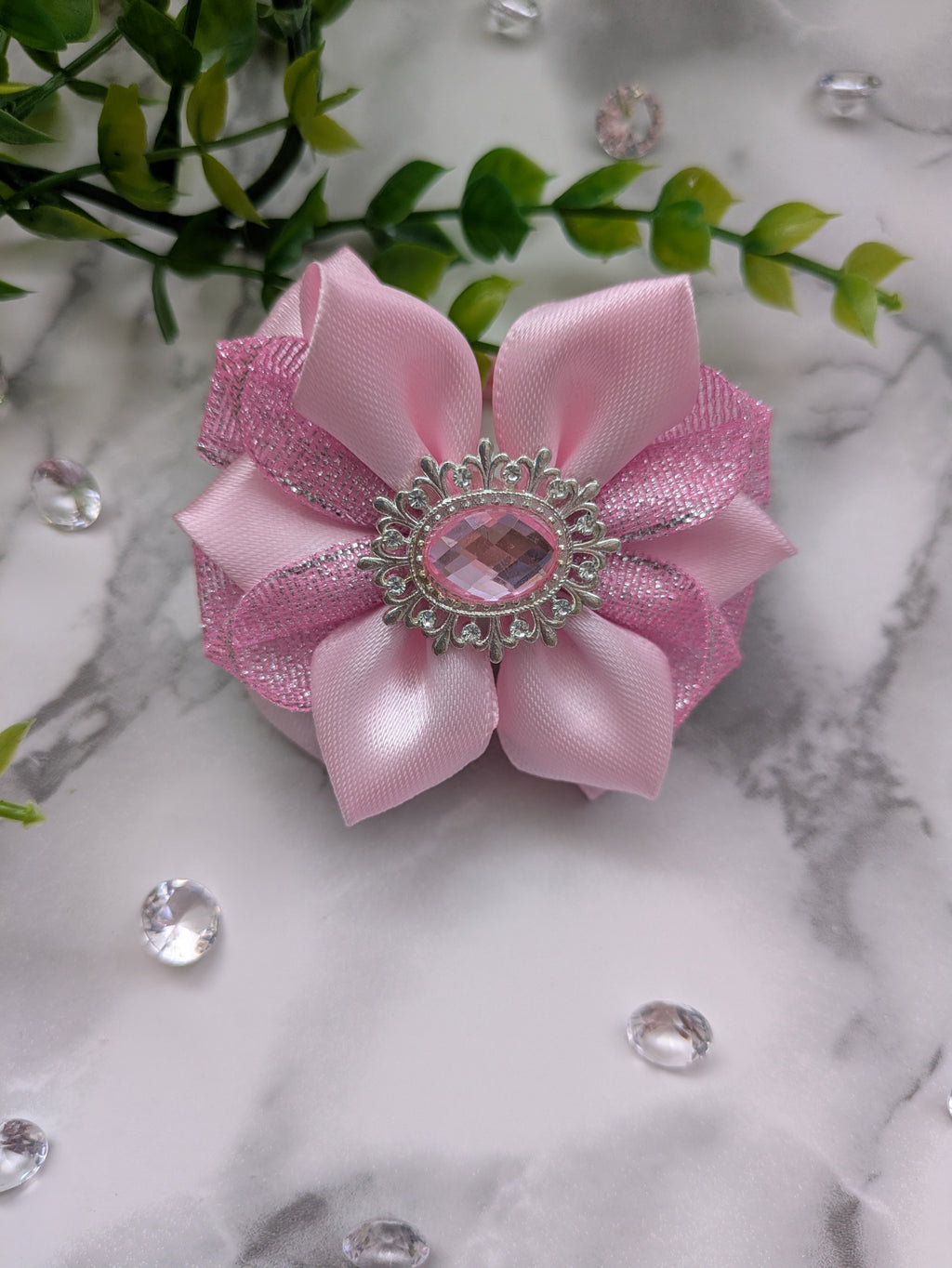 Rosenglanz Handmade – Elegante Kristall-Haarschleife