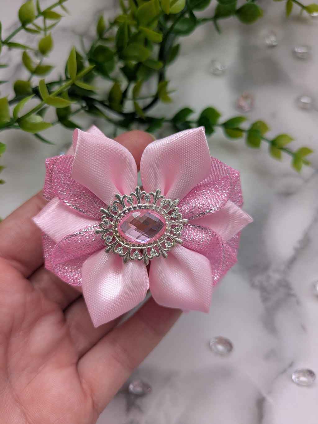 Rosenglanz Handmade – Elegante Kristall-Haarschleife