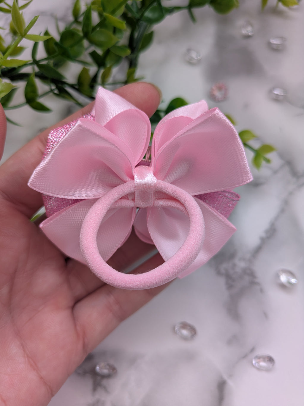 Rosenglanz Handmade – Elegante Kristall-Haarschleife