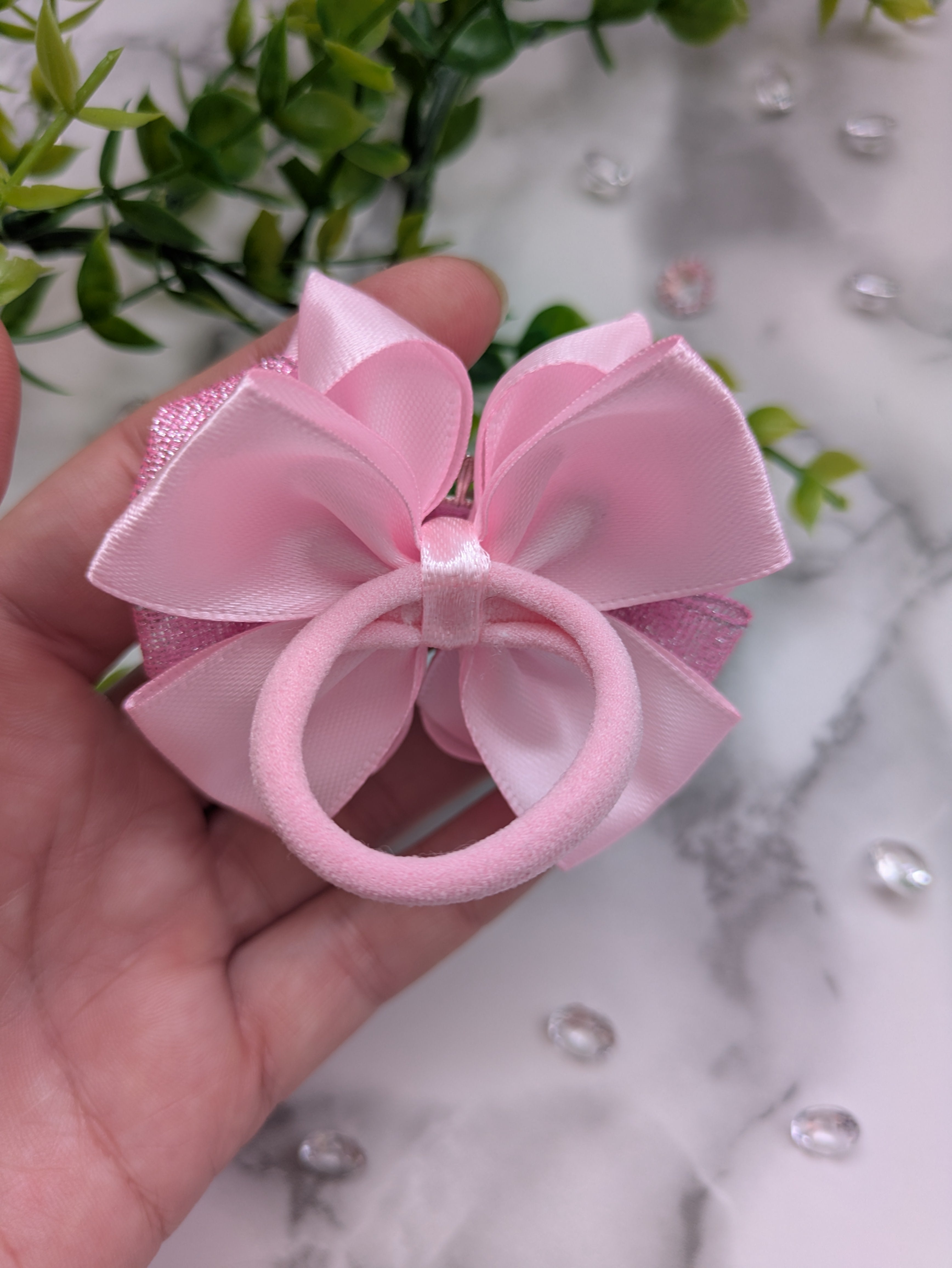 Rosenglanz Handmade – Elegante Kristall-Haarschleife