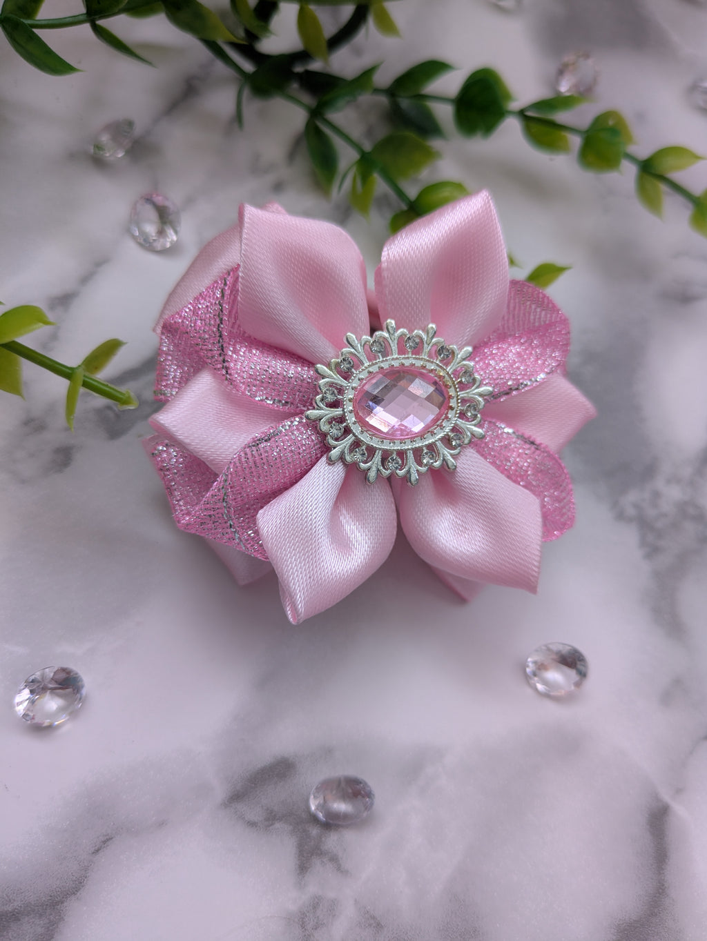 Rosenglanz Handmade – Elegante Kristall-Haarschleife