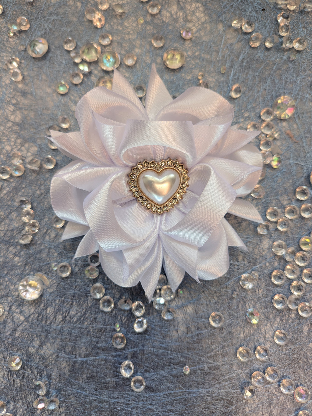 Pearl Heart Bloom Haarschleife