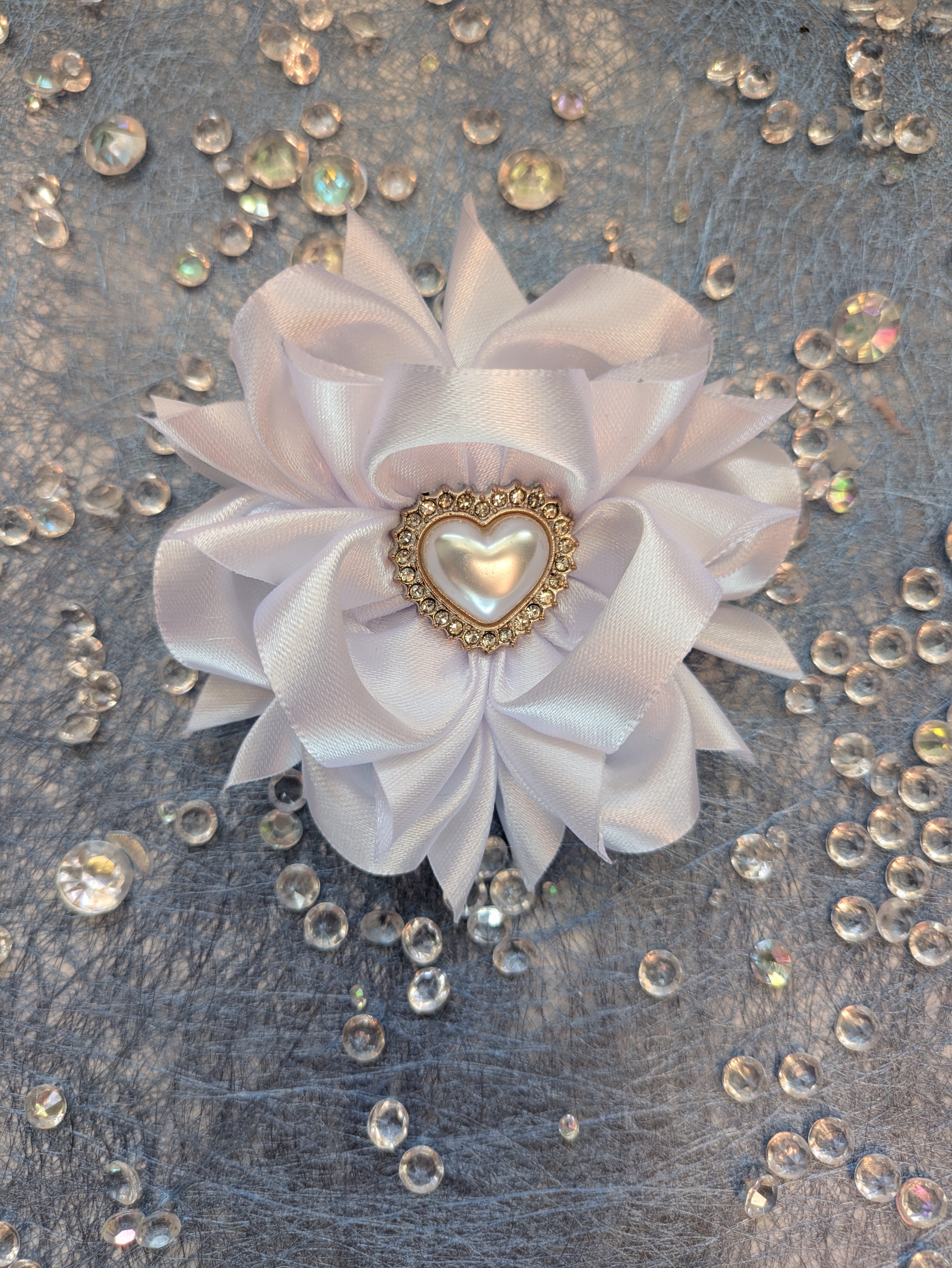 Pearl Heart Bloom Haarschleife