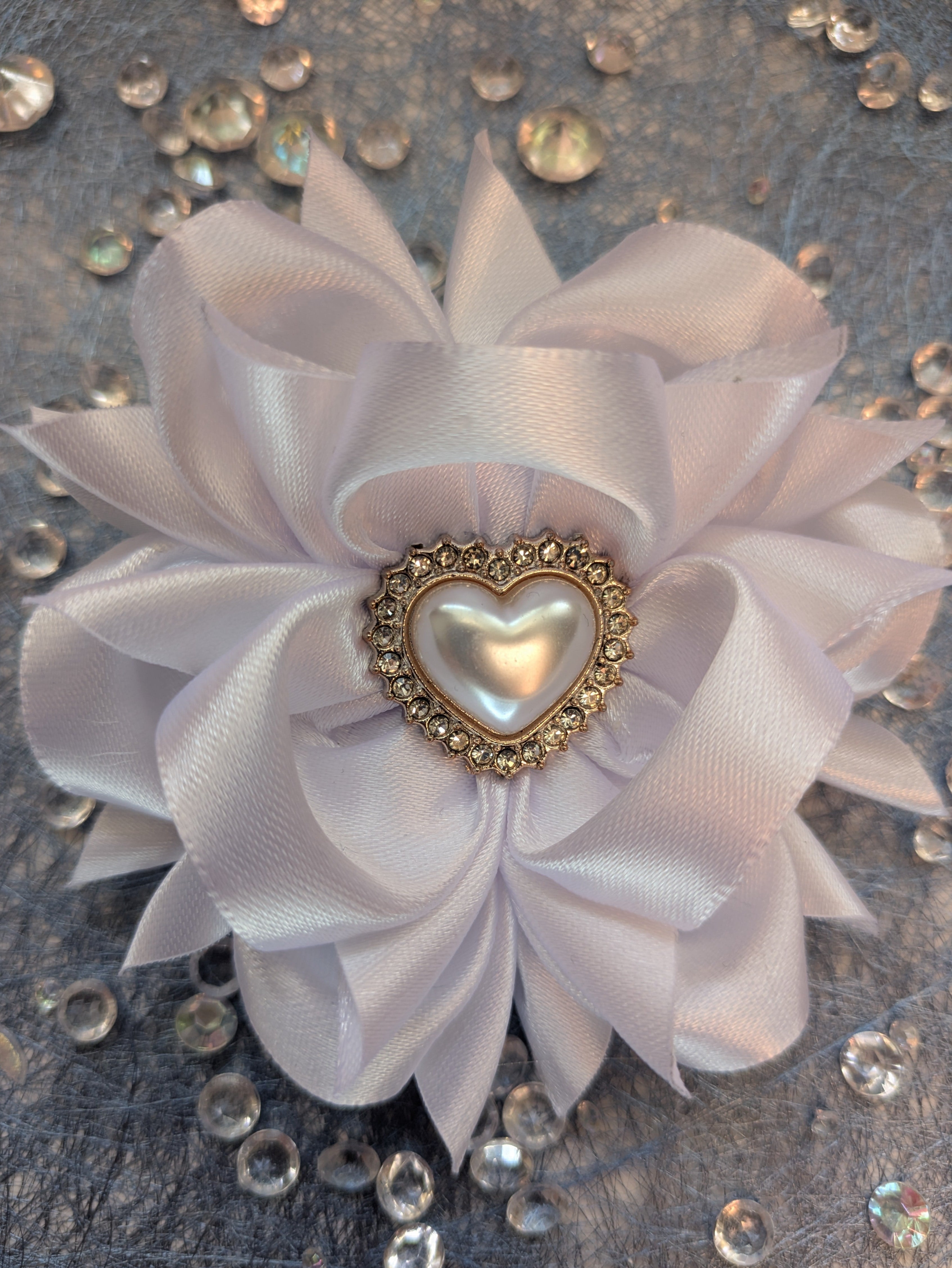 Pearl Heart Bloom Haarschleife