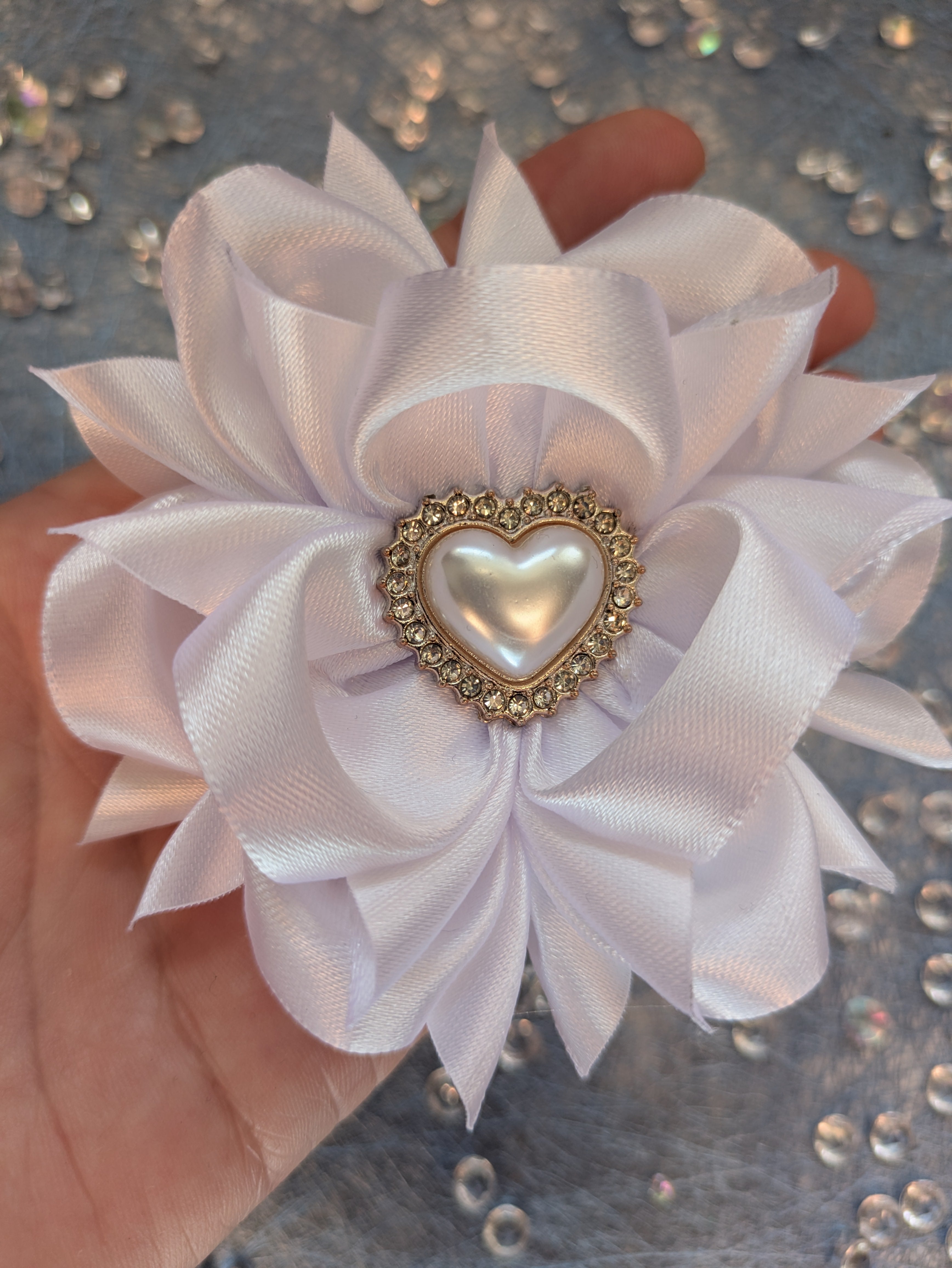 Pearl Heart Bloom Haarschleife