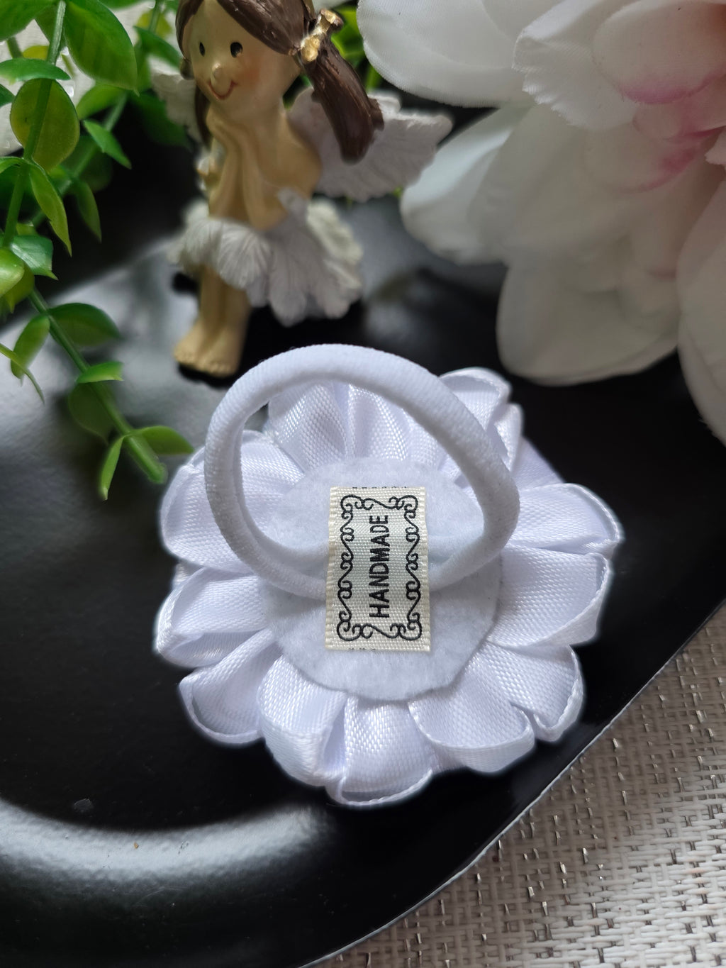 „Perlenblüte Schwarz-Weiß“ Haarschleife