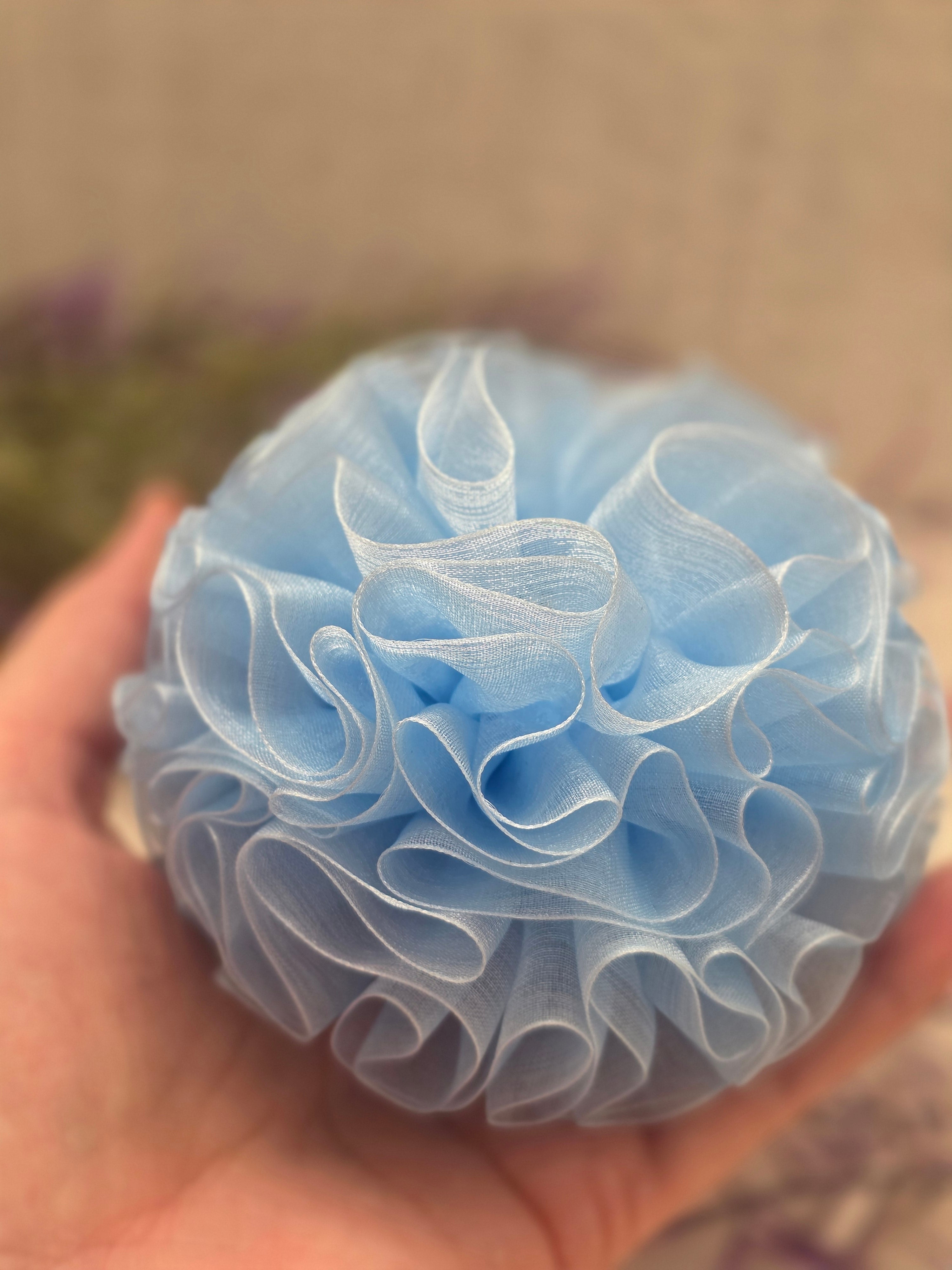 „Himmelblauer Perlenzauber“ Haarschleife